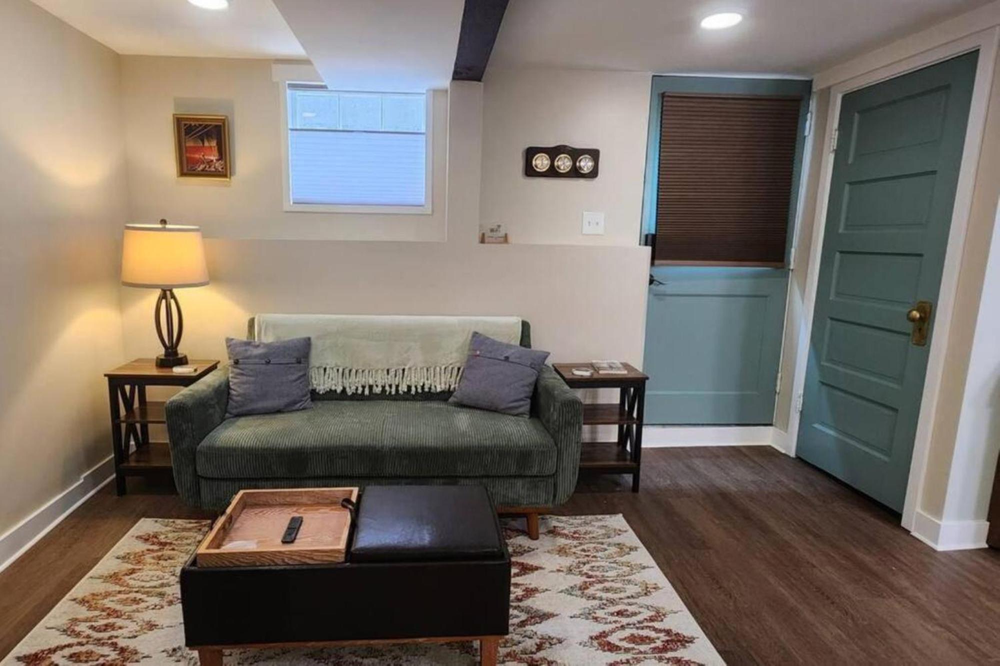 Grand Hideaway - King Bed! Apartment